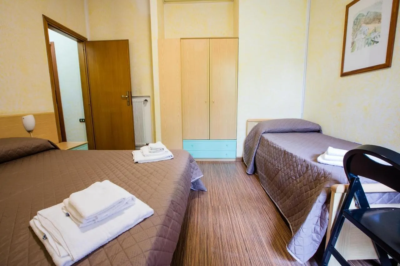 Hotel La Tavernetta dei Ronchi Marina di Massa 3*,  Italia